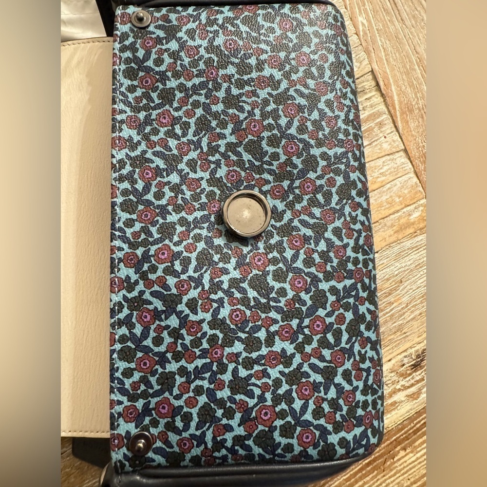 Coach Reversible - Picture 13 of 17